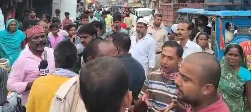 बिहार: बेगूसराय में बेखौफ अपराधियों का तांडव, ज्वेलर्स की दुकान से सोना-चांदी लूटकर की ताबड़तोड़ फायरिंग